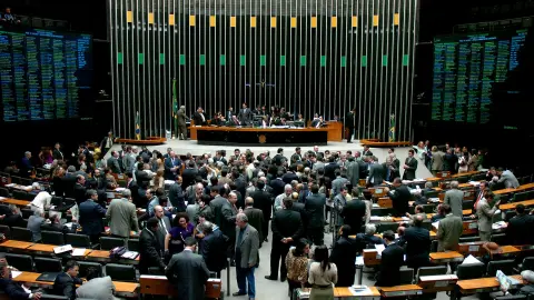 Aava faz 123 mil votos e fica fora em Goiás