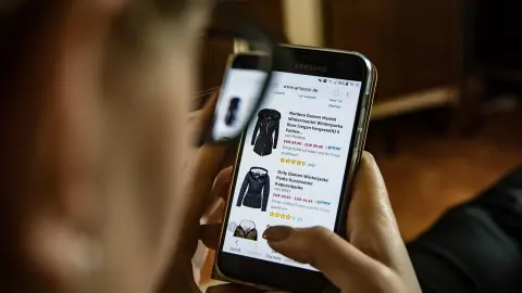 ChatGPT lança provador virtual de roupas no celular e na web