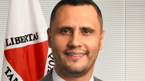 Cleitinho Azevedo vence em Minas Gerais com 55,40%