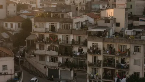 Déficit de 750 mil moradias força eleição antecipada na Espanha