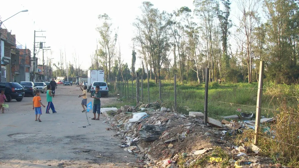 Goiânia mobiliza 966 trabalhadores após descarte de santinhos