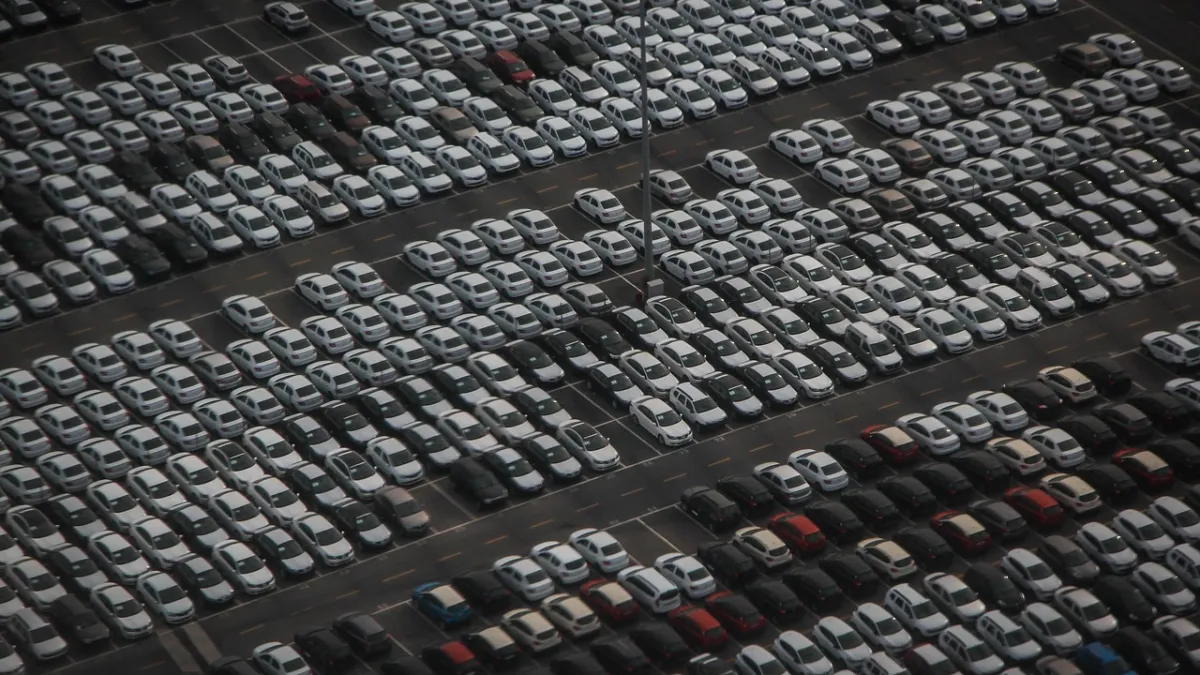 Goiás leiloa 143 veículos oficiais em 20 de outubro