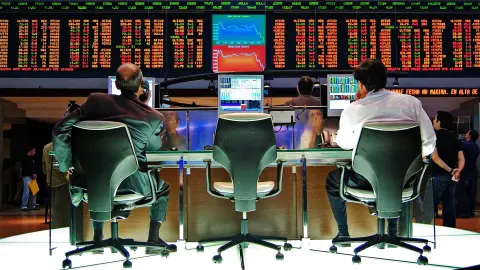 Ibovespa oscila em 189 mil pontos com eleições em foco