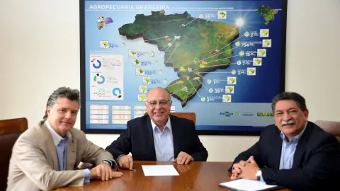 Indústria amplia uso de IA com produtividade em 0,4% em 2025