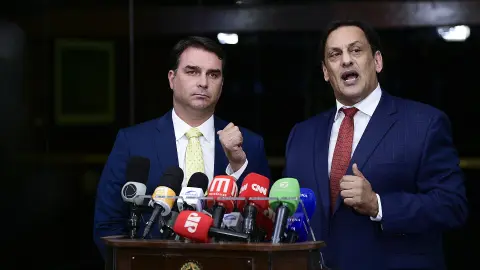 PL e aliados têm 121 deputados e 28 senadores, diz Flávio Bolsonaro