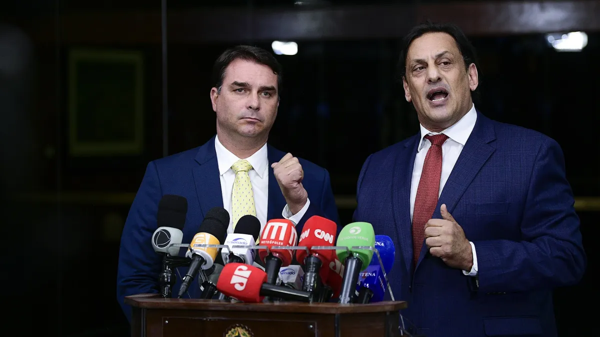 PL e aliados têm 121 deputados e 28 senadores, diz Flávio Bolsonaro