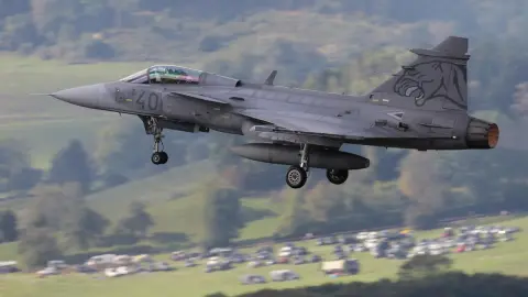 Primeiro Gripen E produzido no Brasil inicia campanha de voo