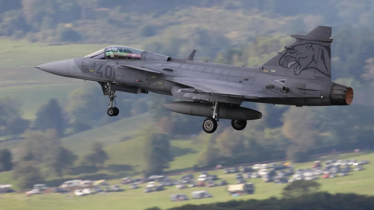 Primeiro Gripen E produzido no Brasil inicia campanha de voo