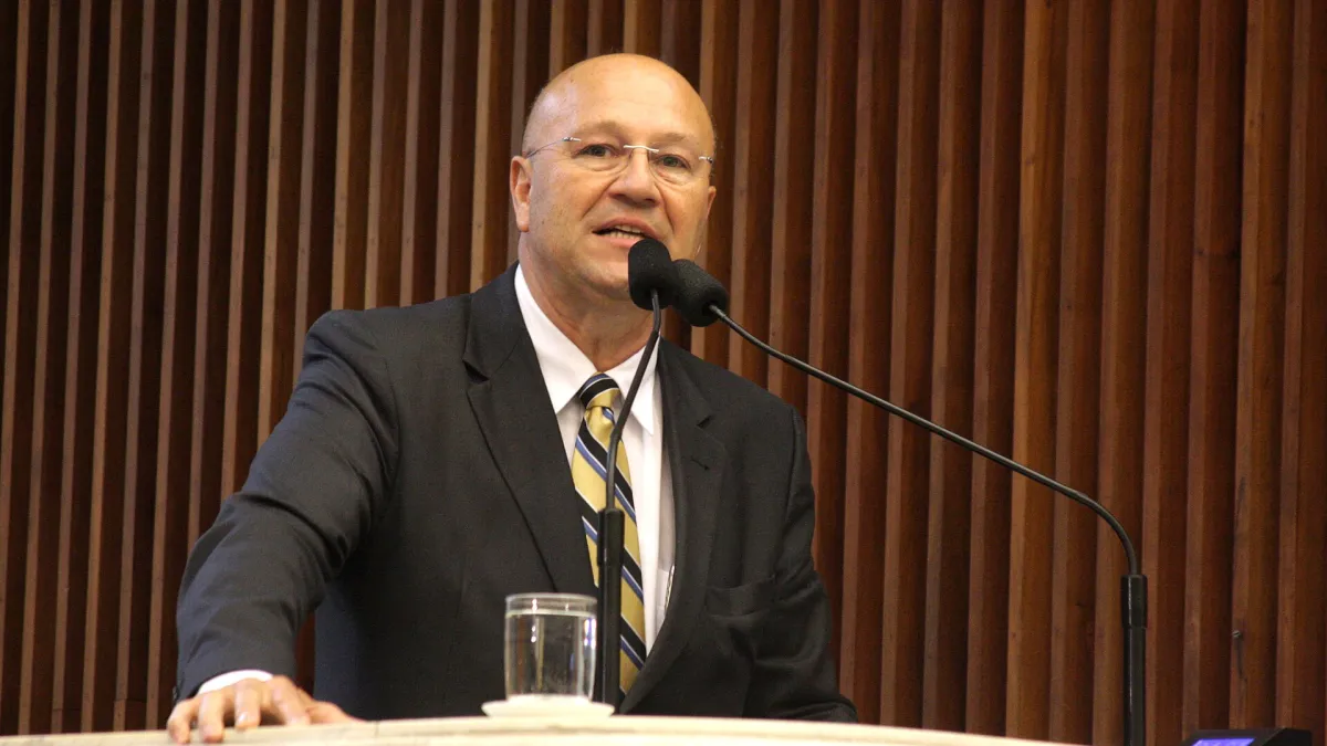 TRE-PR manda tirar vídeo com IA do ar e fixa multa de R$ 15 mil